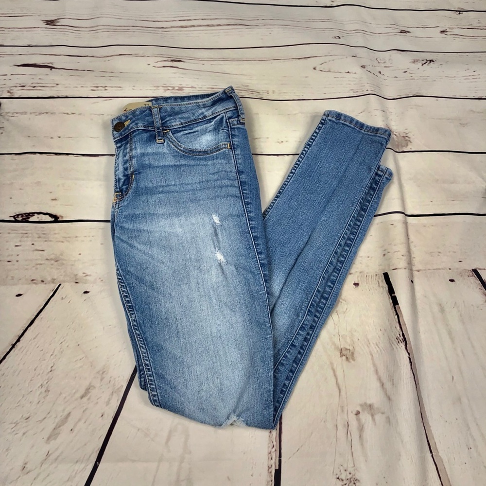 Hollister Light Wash Ripped‎ Jeans